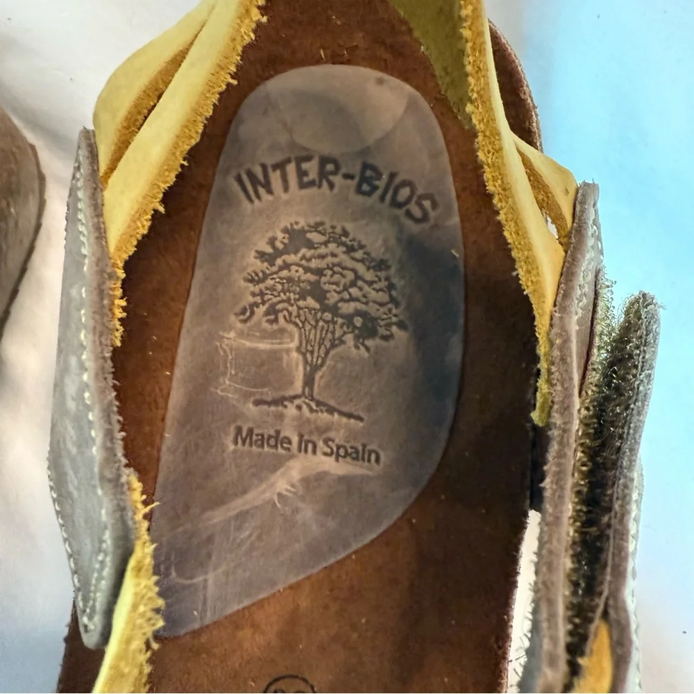 Women’s Multi-Striped Suede Comfort Sandals - Multi - Picture 3 of 8